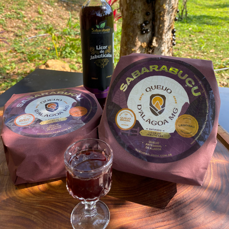 Queijo Artesanal com Licor de Jabuticaba 1kg - Premiado